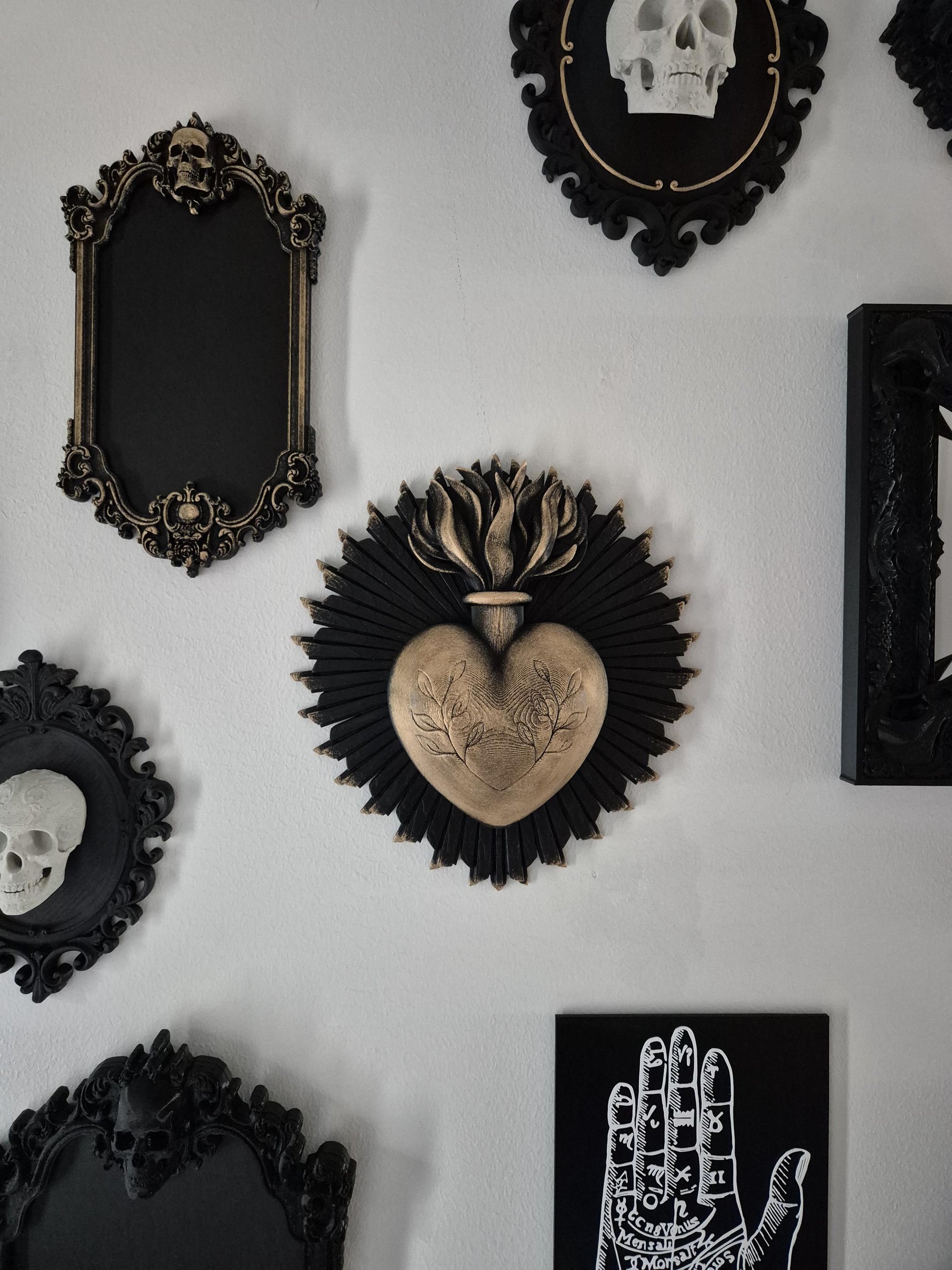 Sacred Heart Gothic Wall Plaque – 3D Printed Dark Religious Decor | Gothic Home Altar Decoration | Black, Gold or Silver Finish