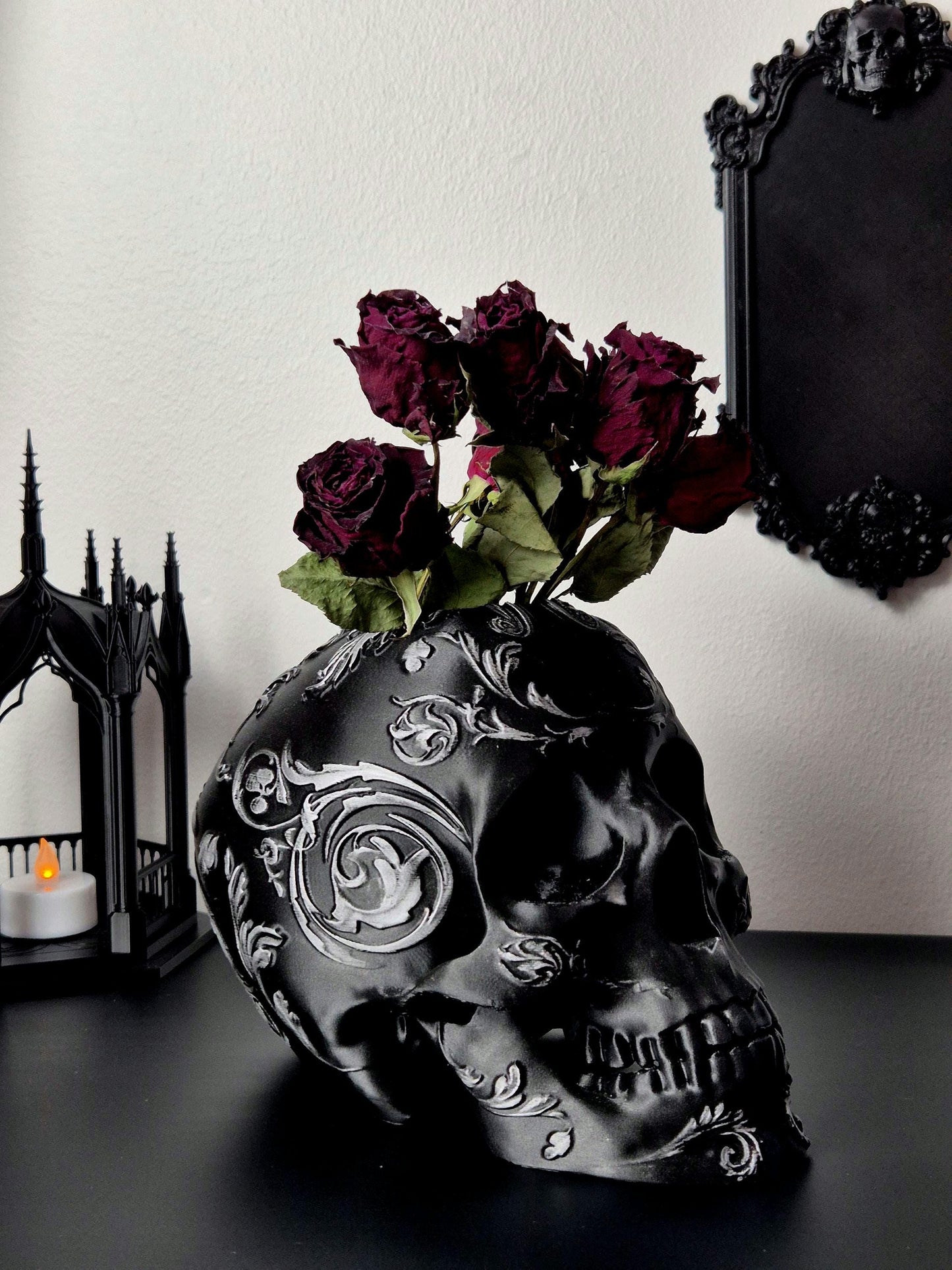 Gothic Victorian Vase "Immortelle"