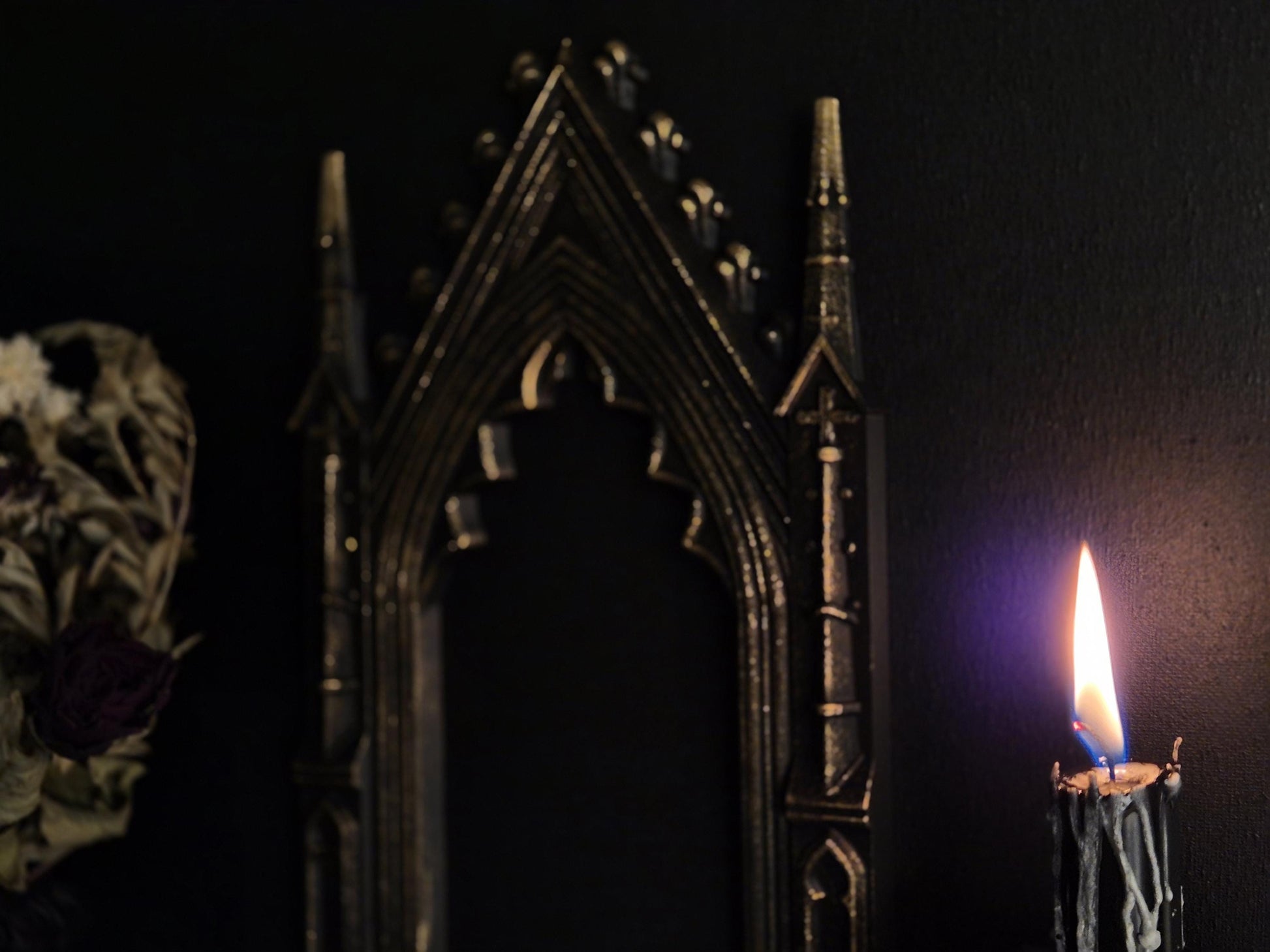 Gothic Cathedral Arch Wall Frame – 3D Printed Window Frame | Gothic Decor, Black or Hand Painted Gold/Silver | Gothic Revival Shelf Accent