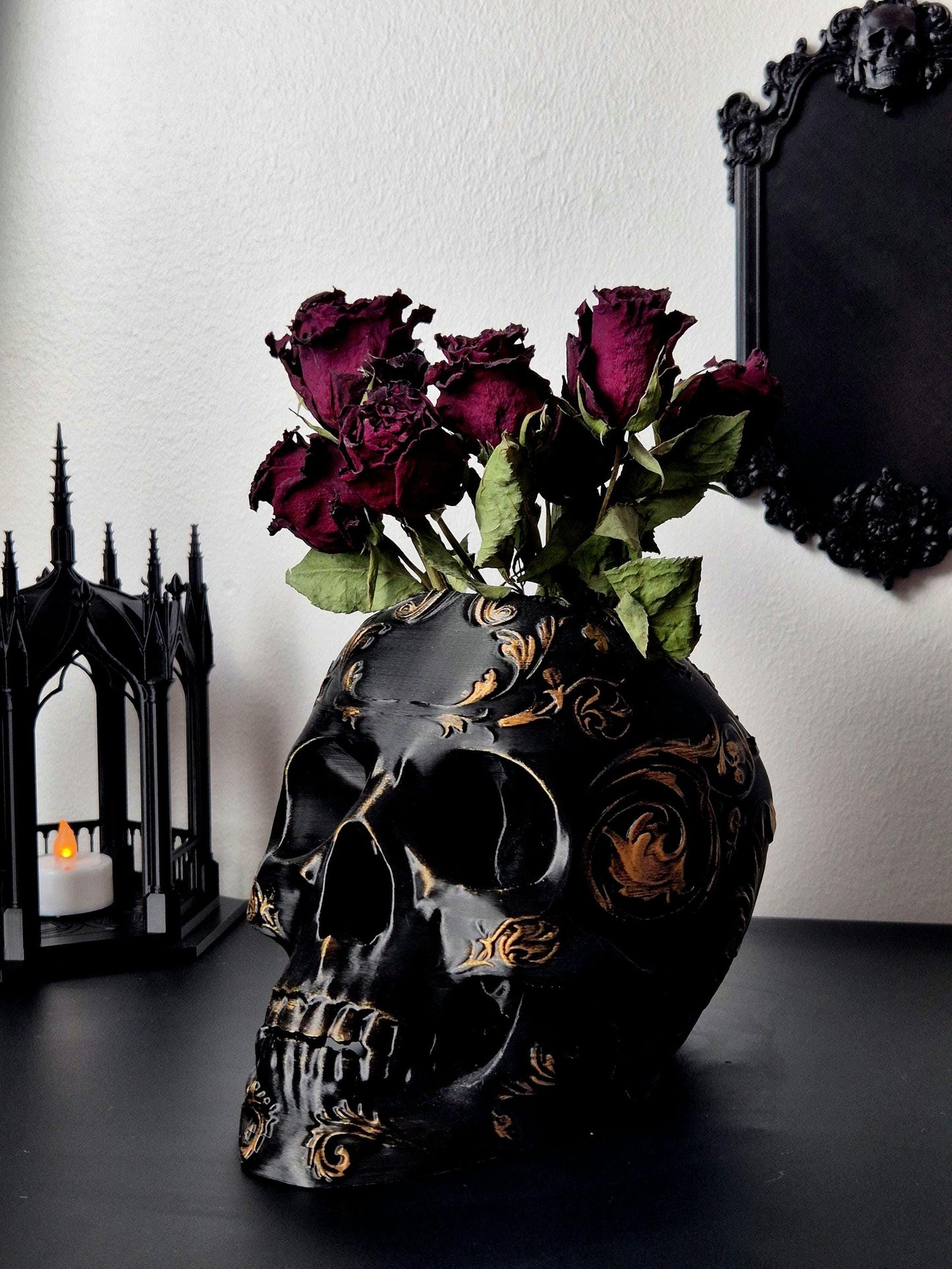 Gothic Victorian Vase "Immortelle"