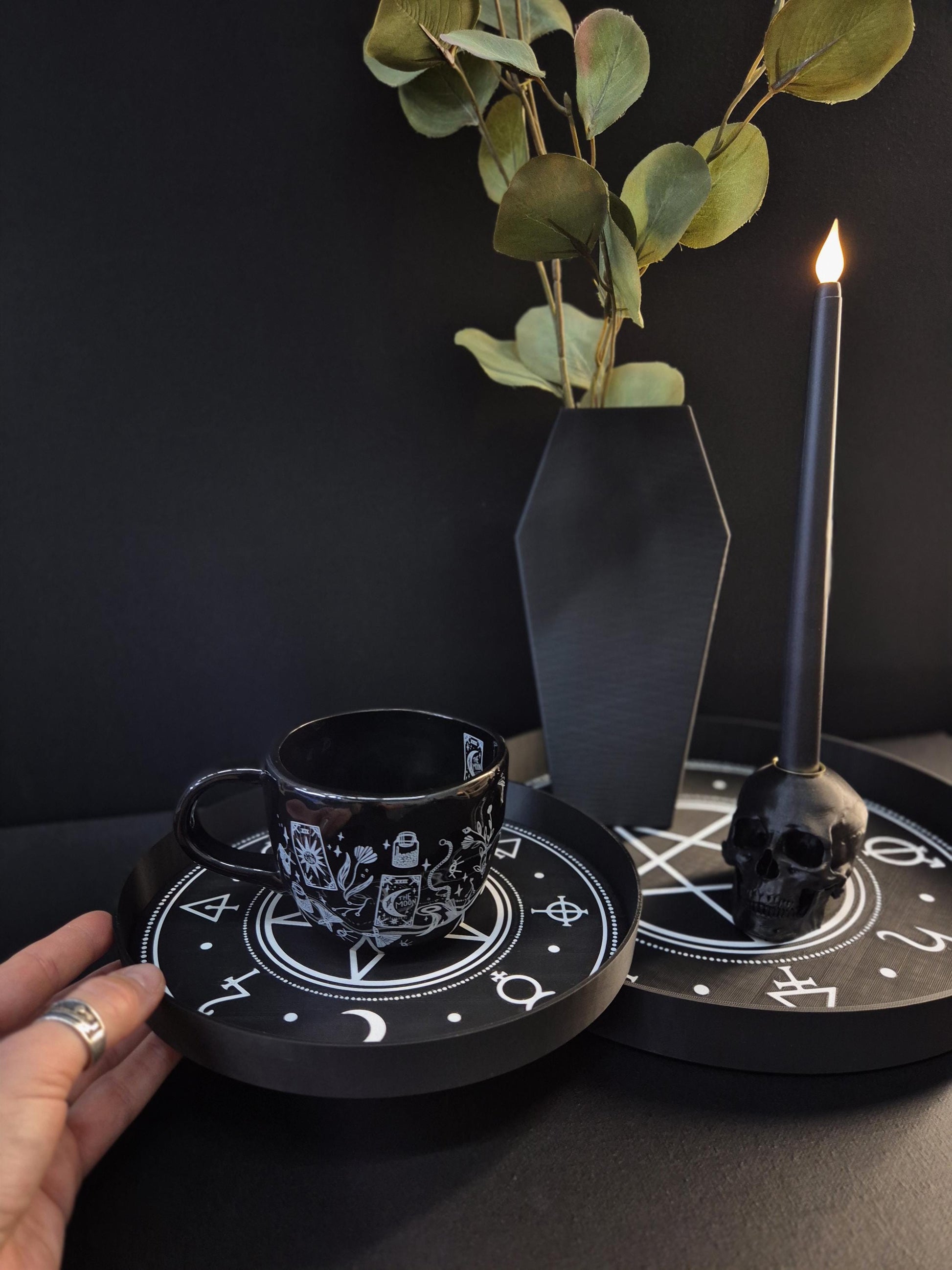 Gothic Pentagram Tray with Occult Symbols – 3D Printed Witchcraft Altar Organiser, Black Round Tray, Dark Home Decor, Wiccan Gift
