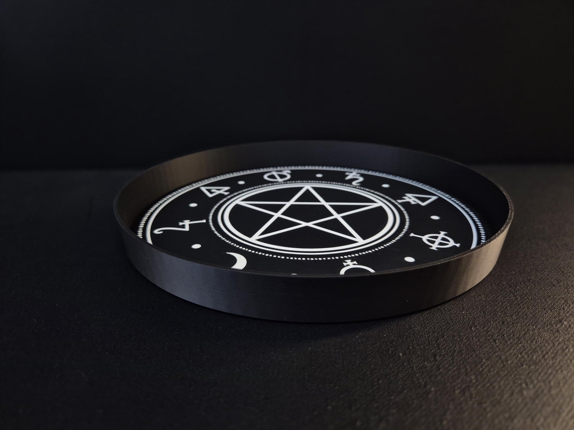 Gothic Pentagram Tray with Occult Symbols – 3D Printed Witchcraft Altar Organiser, Black Round Tray, Dark Home Decor, Wiccan Gift