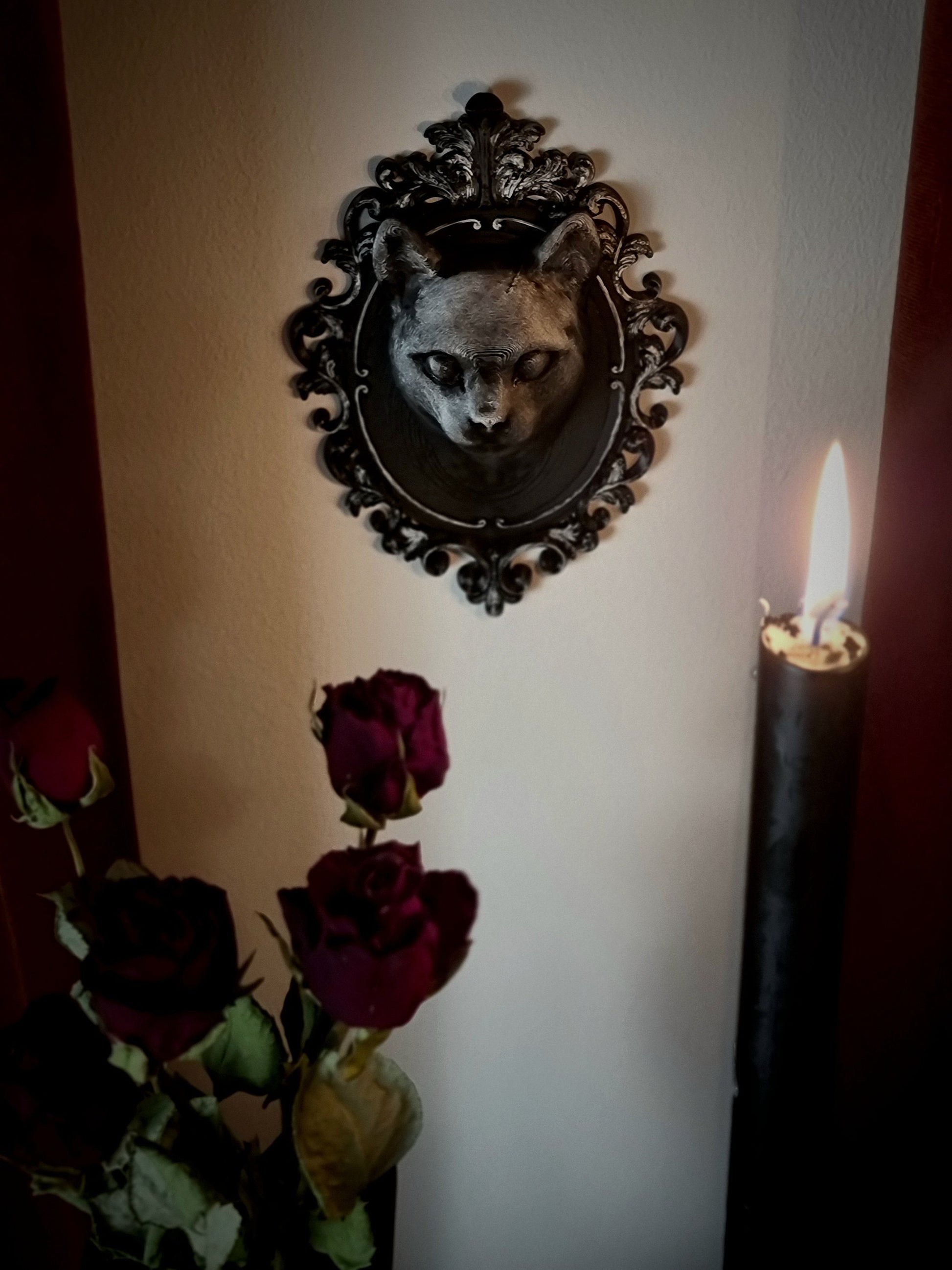 Victorian Cat Frame "Lucien"