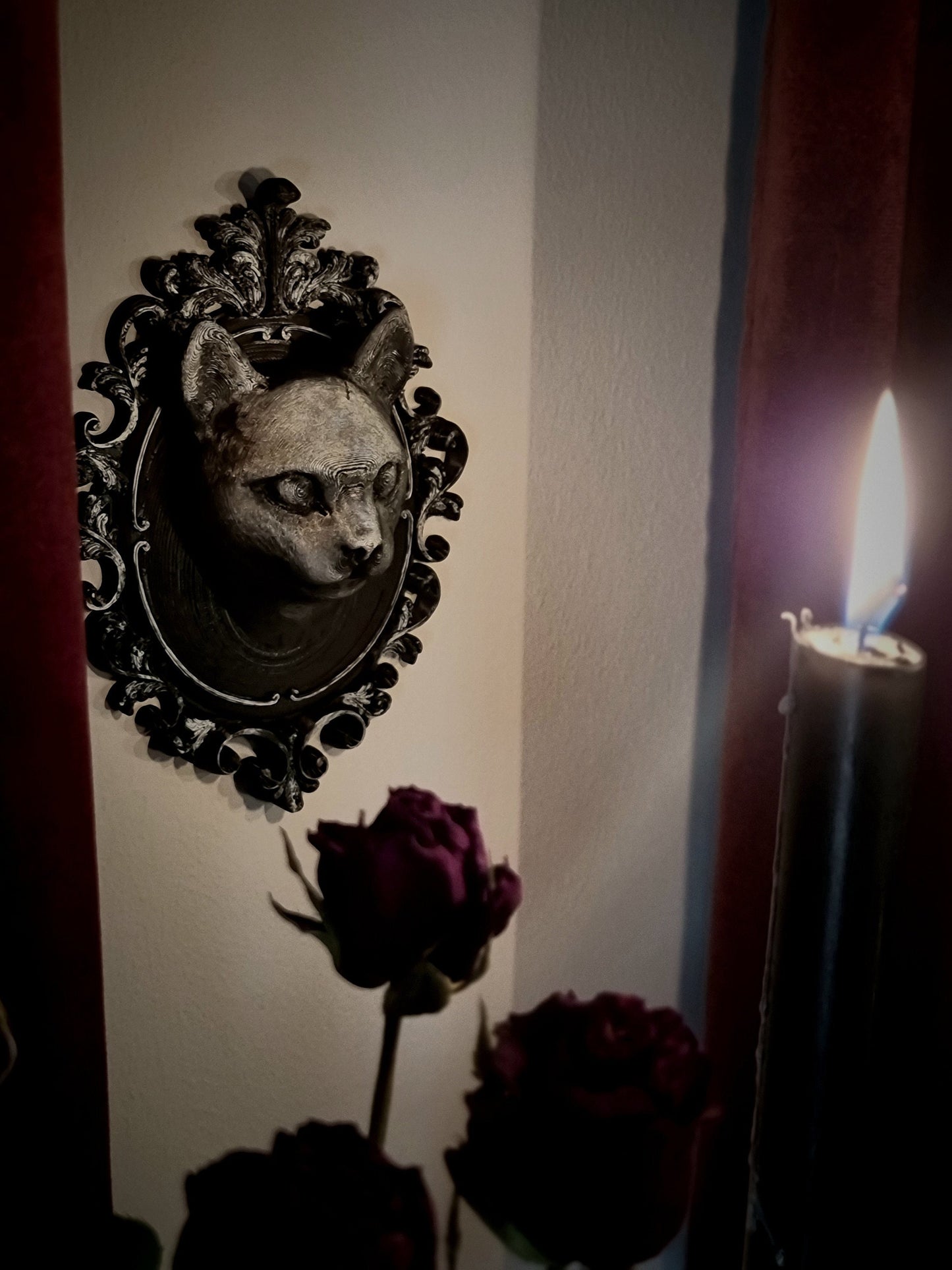 Victorian Cat Frame "Lucien"
