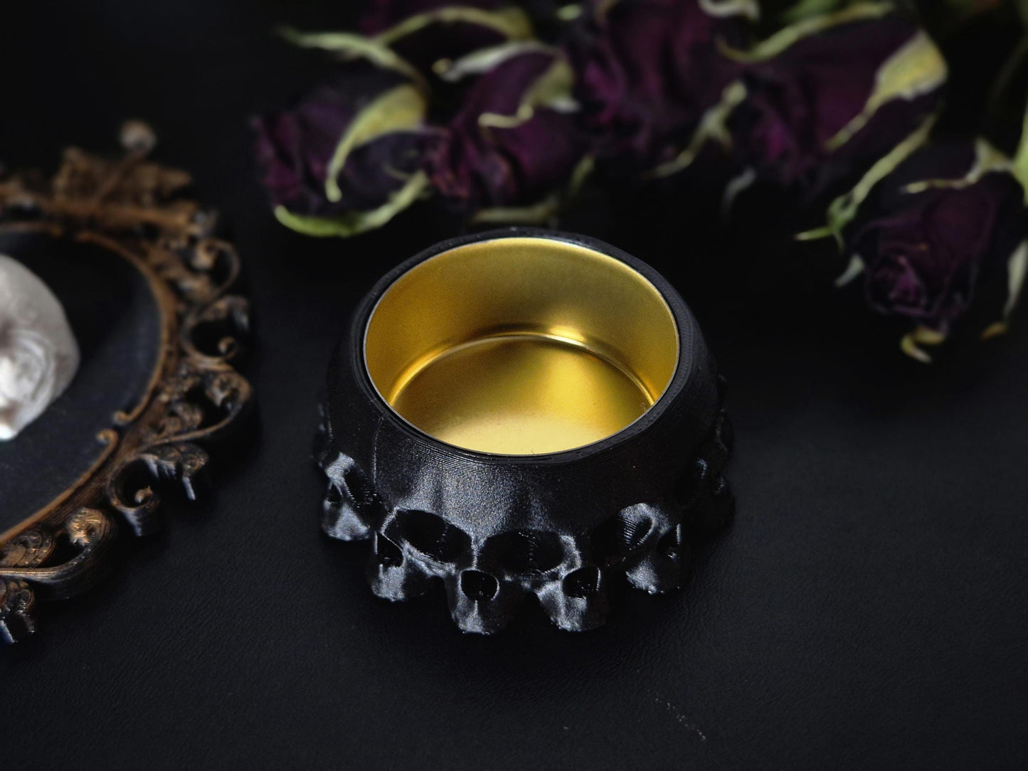 Gothic Tea Light Candle Holder "13 Skulls"