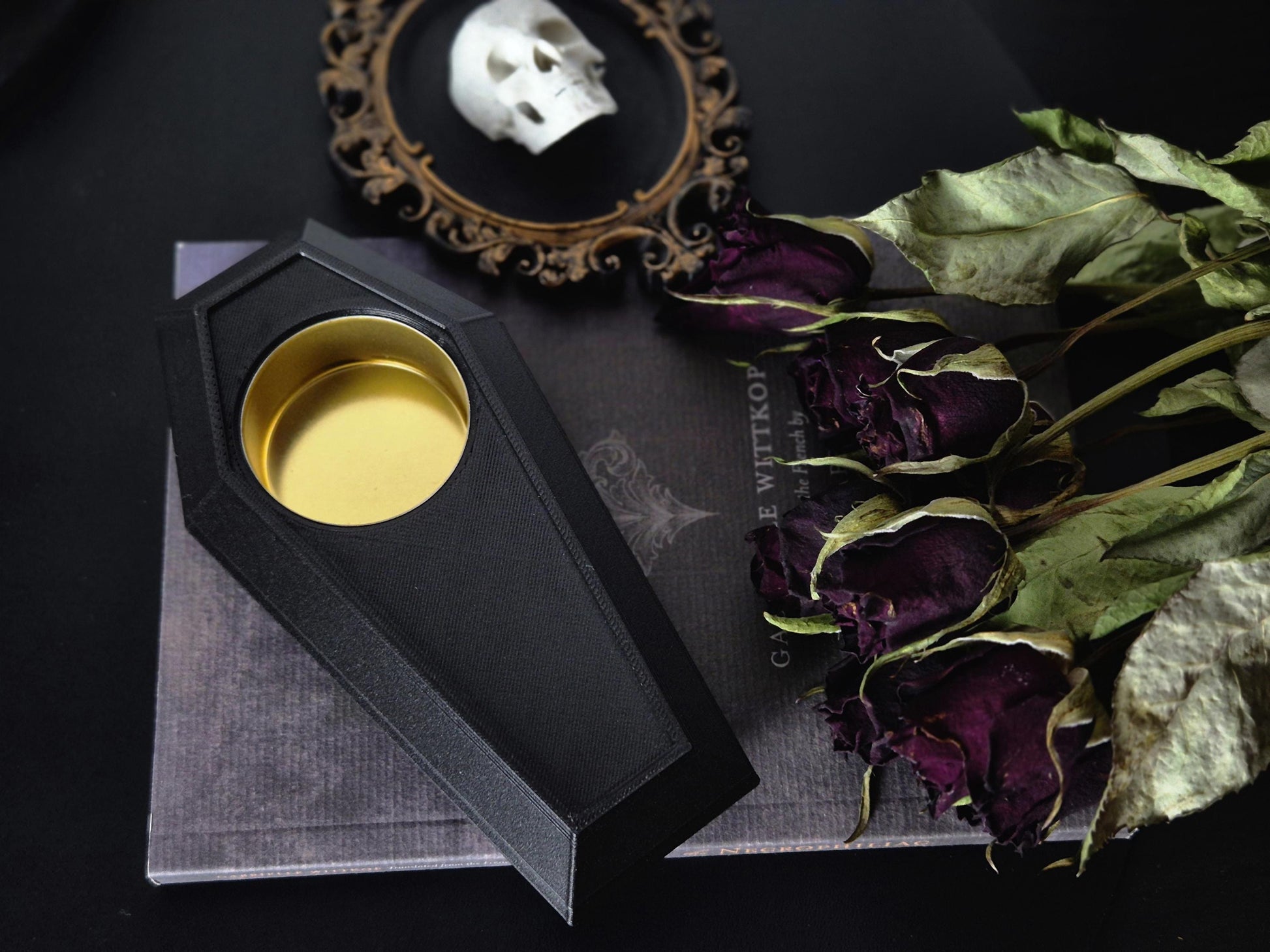 Tea Light Candle Holder "Der Tanz der Schatten"