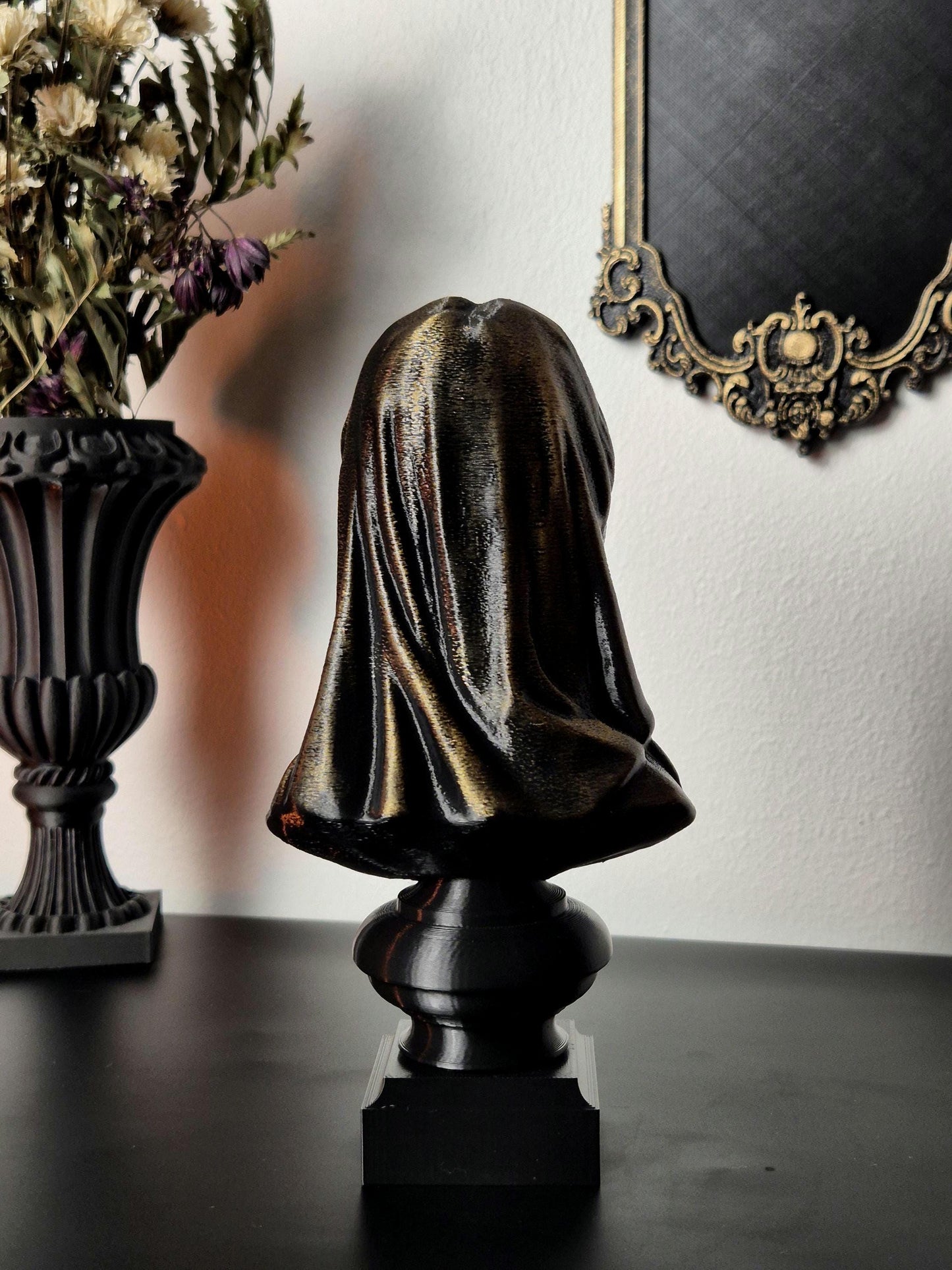 Gothic Bust Sculpture "Tenebra Morte"