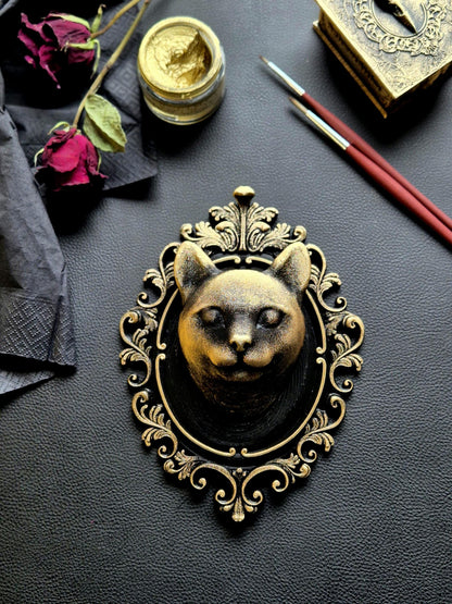 Victorian Cat Frame "Lucien"