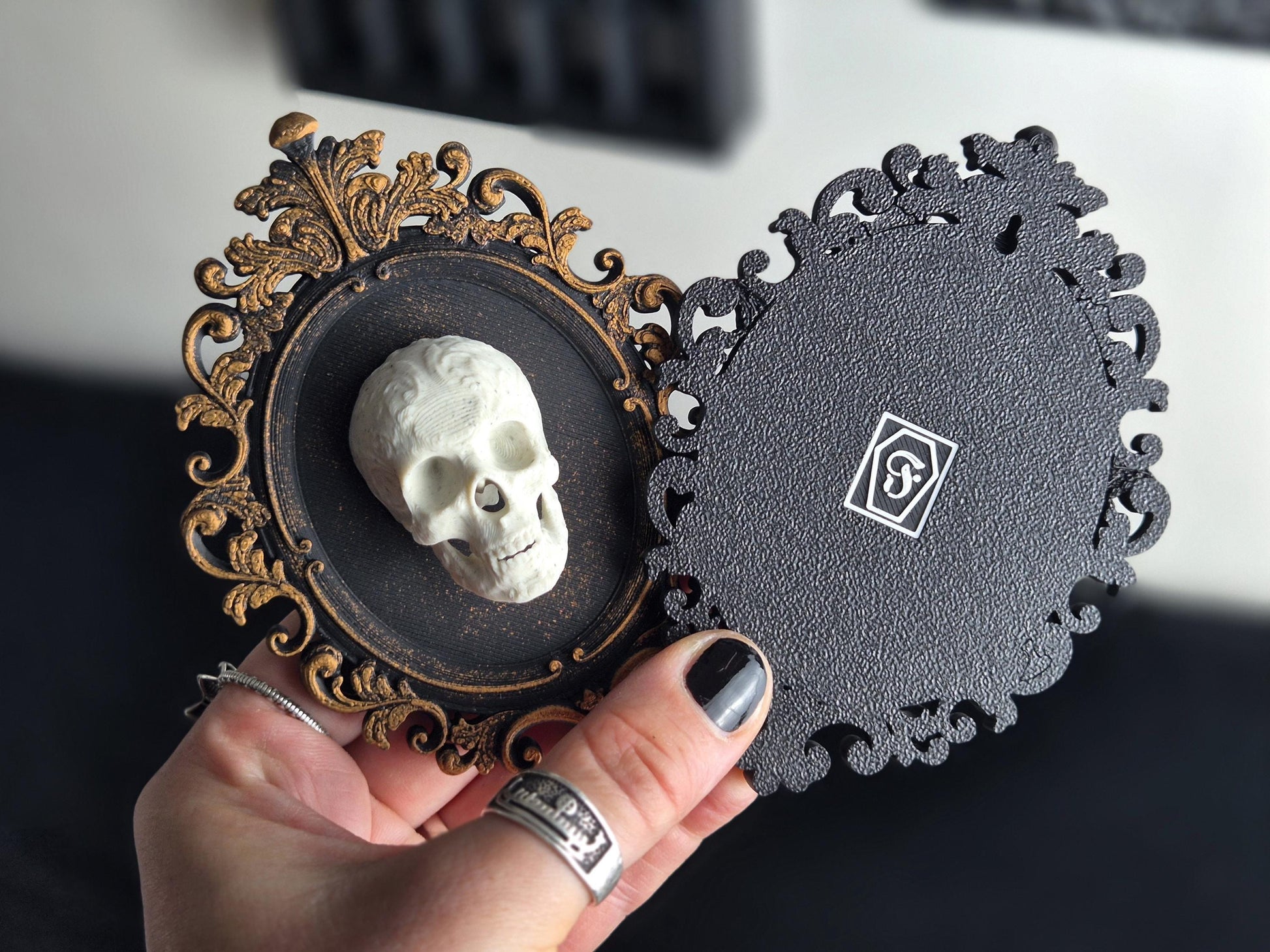 Gothic Victorian Frame "Dorian"