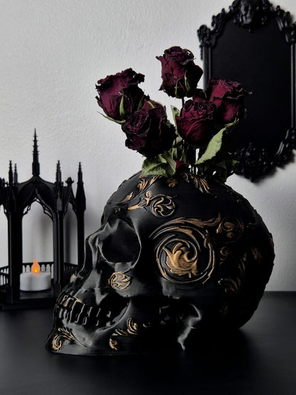 Gothic Victorian Vase "Immortelle"