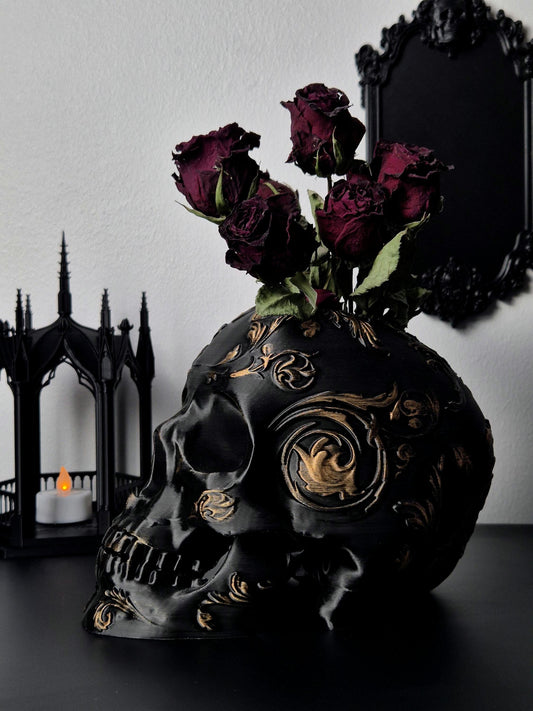 Gothic Victorian Vase "Immortelle"