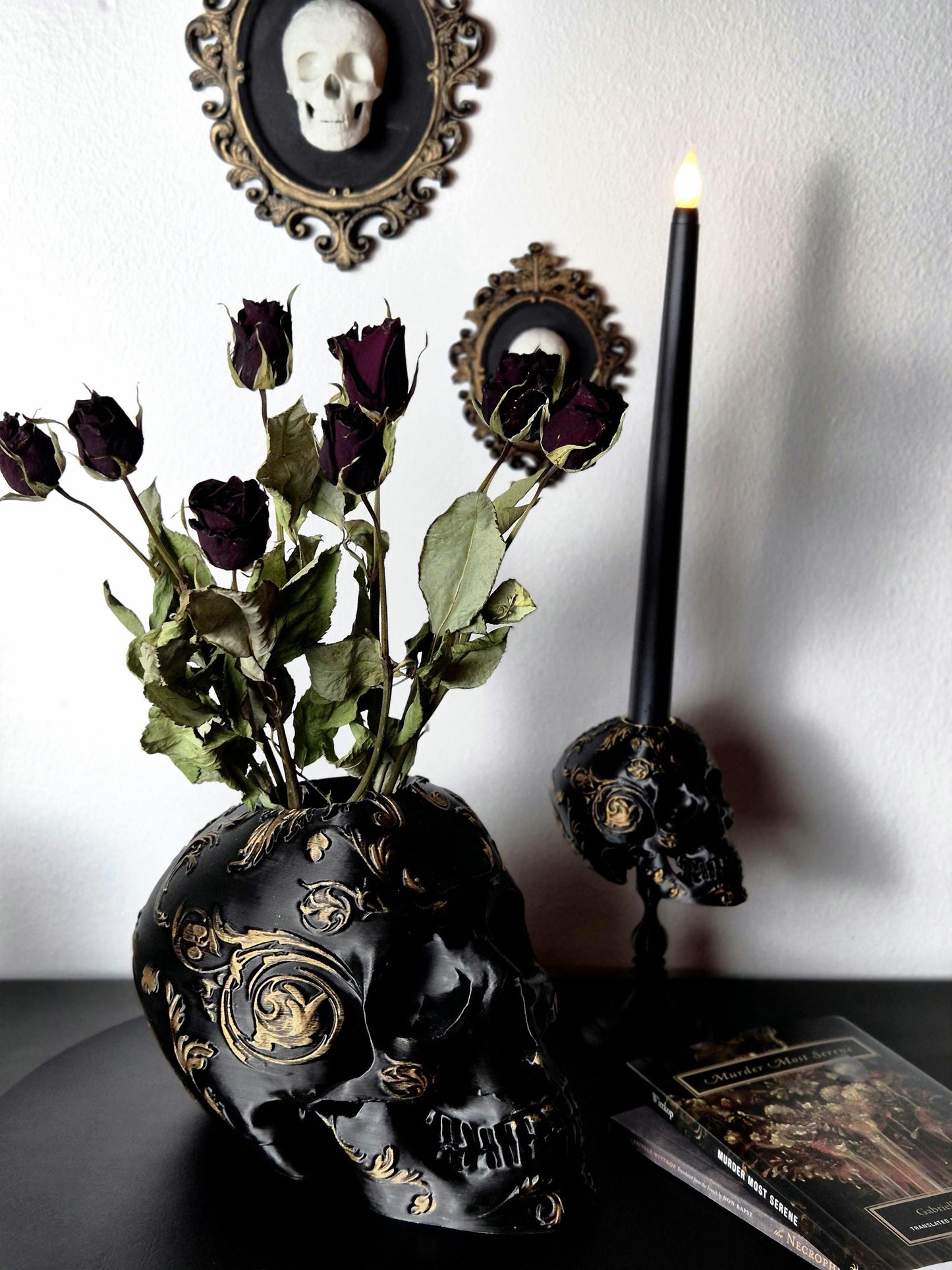 Gothic Victorian Vase "Immortelle"