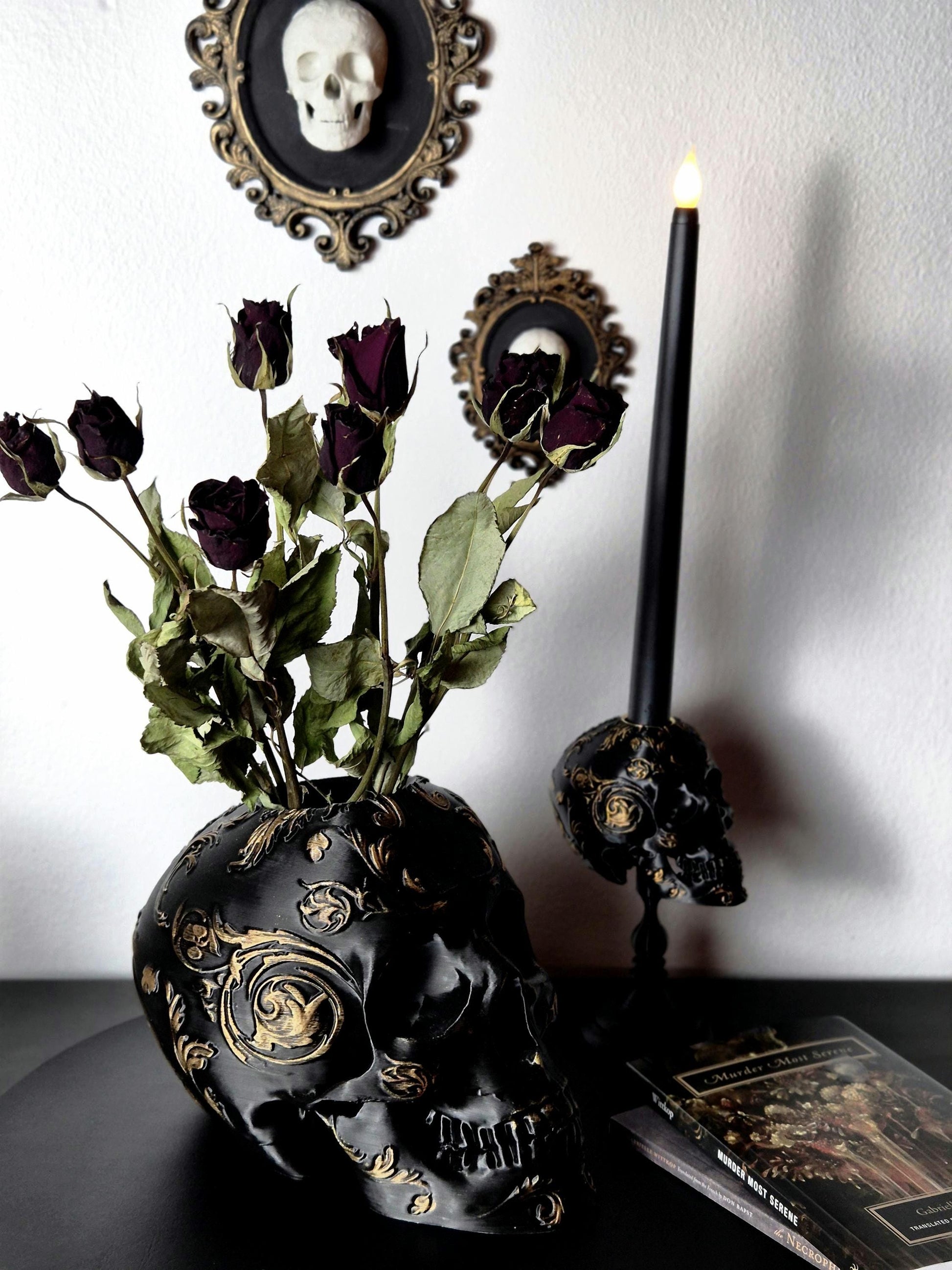 Gothic Victorian Vase "Immortelle"
