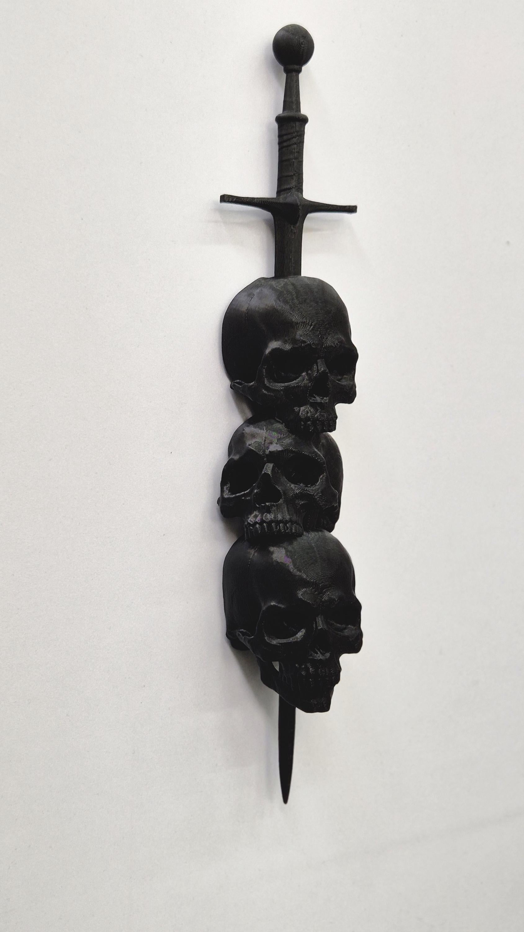 Gothic Skull Sword Wall Decor, 3D Printed Dark Fantasy Dagger Ornament, Black Skull Wall Hanging, Gothic Home Decor, Gothic Gallery Wall