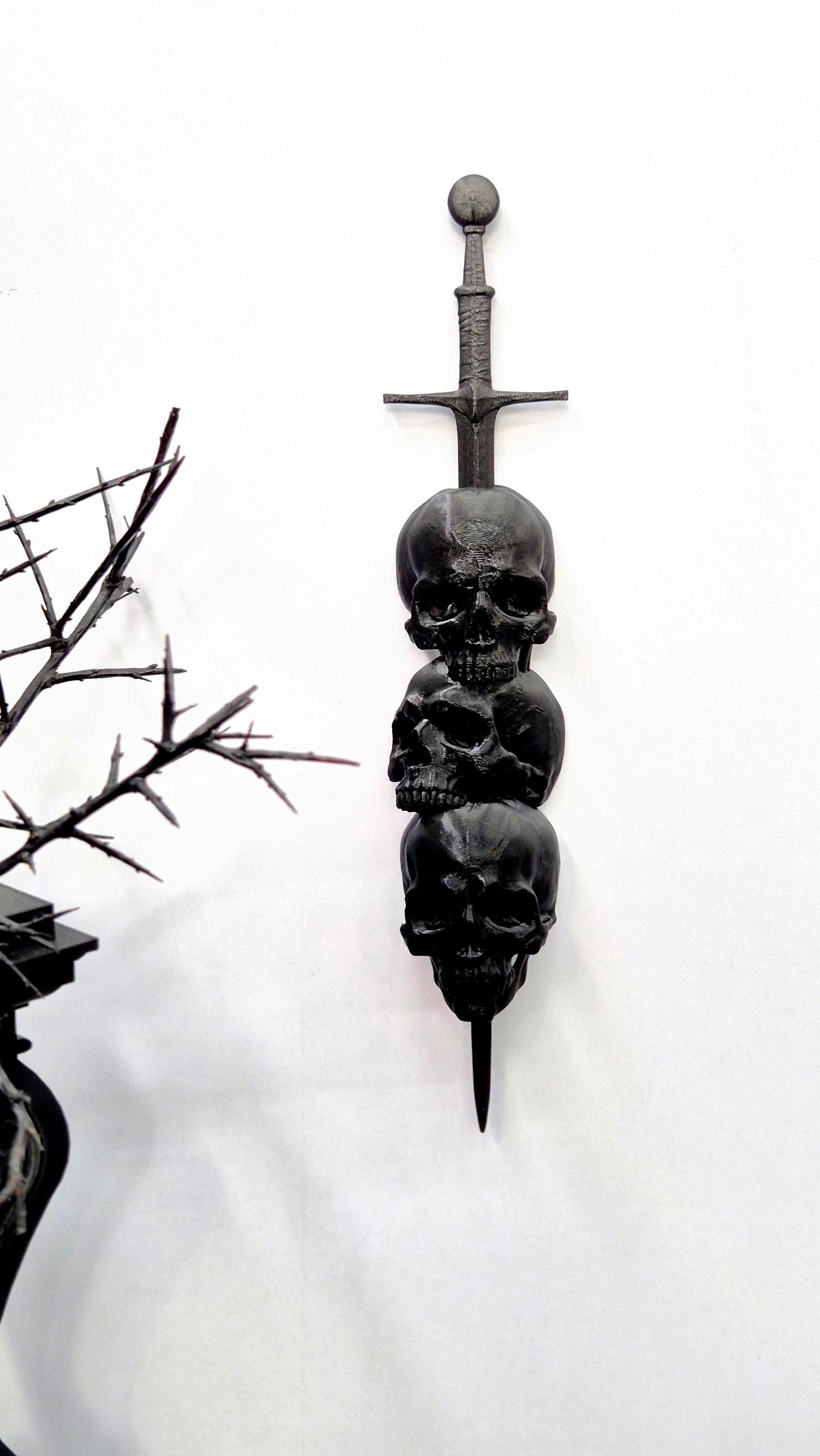 Gothic Skull Sword Wall Decor, 3D Printed Dark Fantasy Dagger Ornament, Black Skull Wall Hanging, Gothic Home Decor, Gothic Gallery Wall
